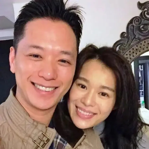 我问同事，为啥胡杏儿那么漂亮

她老公还是在外面找了别的女人？

男同事说一看你