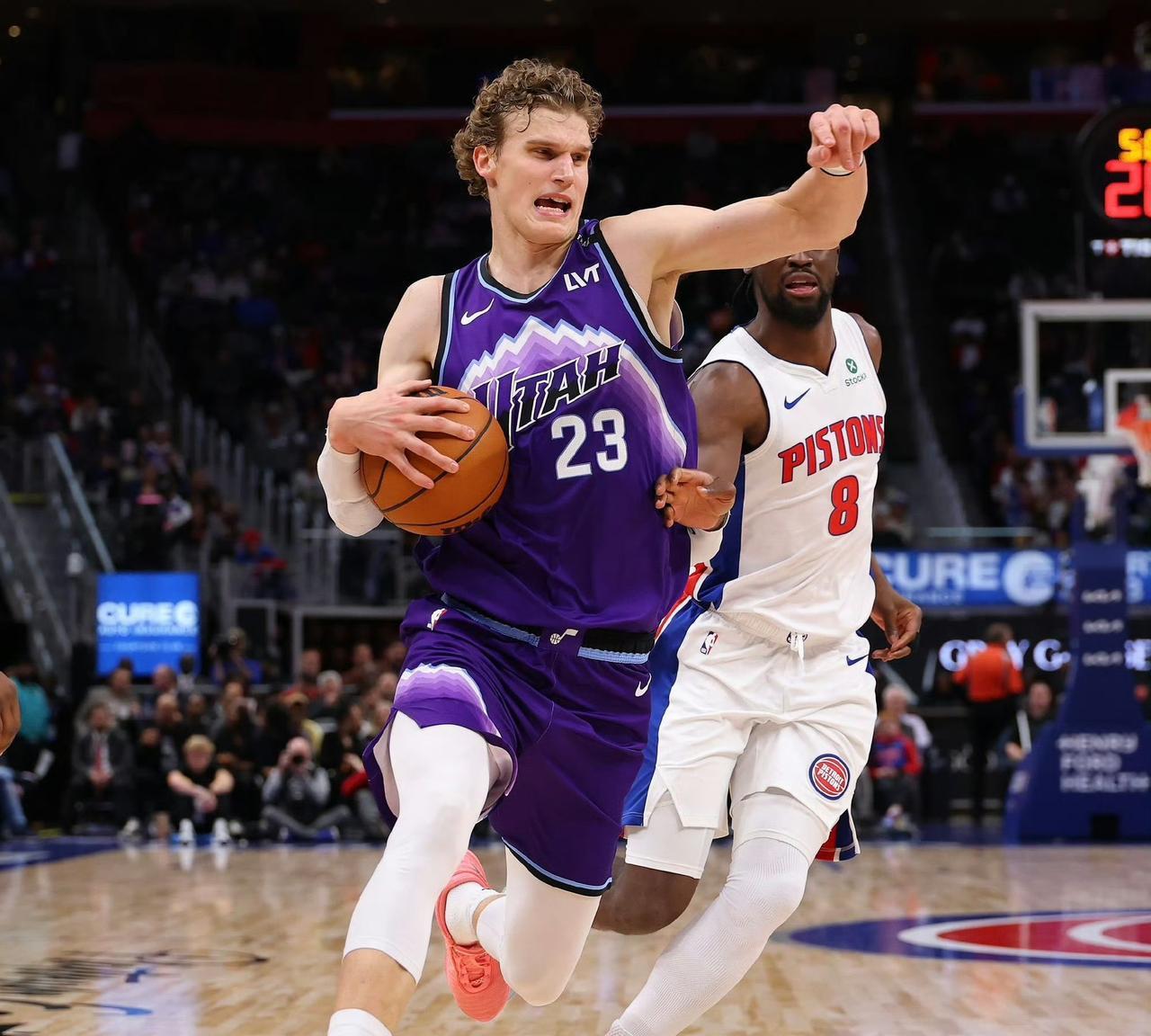 Jake Fischer：爵士若和活塞讨论马尔卡宁的交易，几乎肯定会索要奥萨尔·