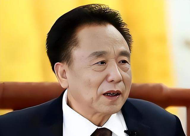 包养多名情妇，生下11个私生子，70多岁潜逃时仍要生娃！
2013 年深秋，益阳