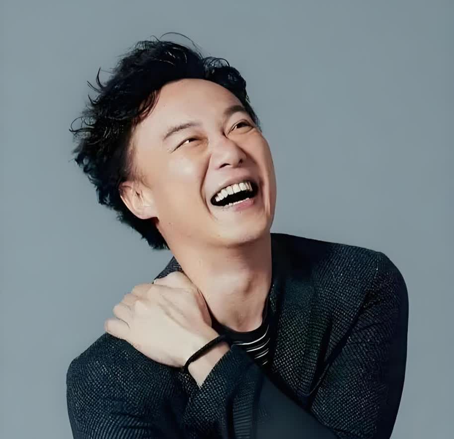 陈奕迅这么久都不现身辟谣！
就害怕陈奕迅也和方大同一样秘不发丧
因为每个明星