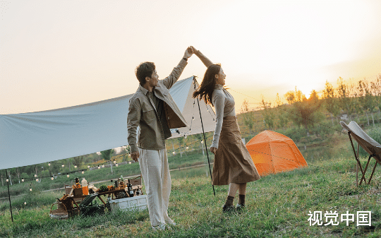 她为白月光将我弃如敝屣，我心死离开，她却用余生为我忏悔