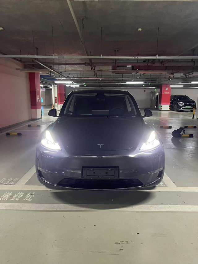 提了 Model y 24款全驱长续版一周时间跟大伙唠唠我的真实感受。我购买的这