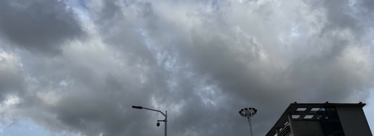 卧槽，马刺队阵容太爆棚了，稍加培养即可打造王朝。

文班亚马——2023年选