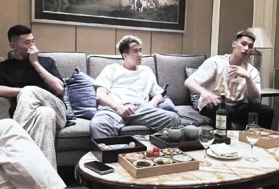 真热闹，沈阳的球迷真有福！
可以说近几年的沈阳热度一直在上升，各个方面，从文旅到