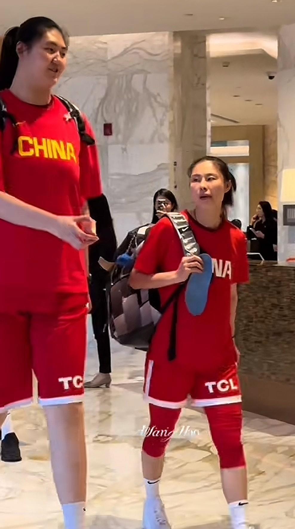 思雨在这里就是小个子