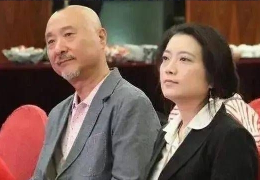 当年，陈佩斯风头无量之时，妻子王燕玲偷偷用70万，在北京买下了一座荒山。没想到，