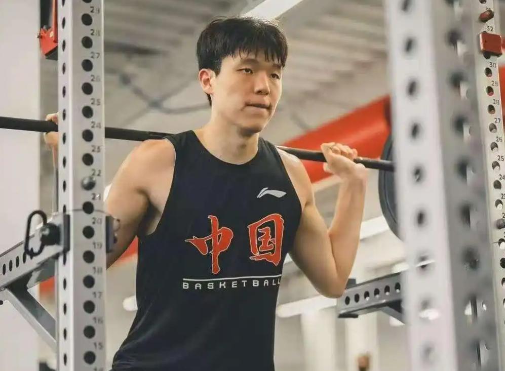 杨瀚森下赛季在开拓者，预计场均20分钟。  这并非空穴来风，而是基于对球队现状和