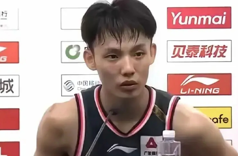 徐杰谈到与莫兰德的配合:莫兰德是一名战术性觉悟非常高的球员，非常幸运能与他搭档。