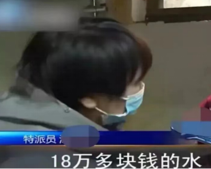 河南开封。一位郭女士遇到了一件烦心事，家中就她和儿子两个人，可三个月水费竟高达1