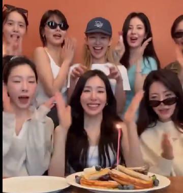18年过去了，少女时代竟然摇身一变，成了熟妇天团！#少女时代完整体聚会#