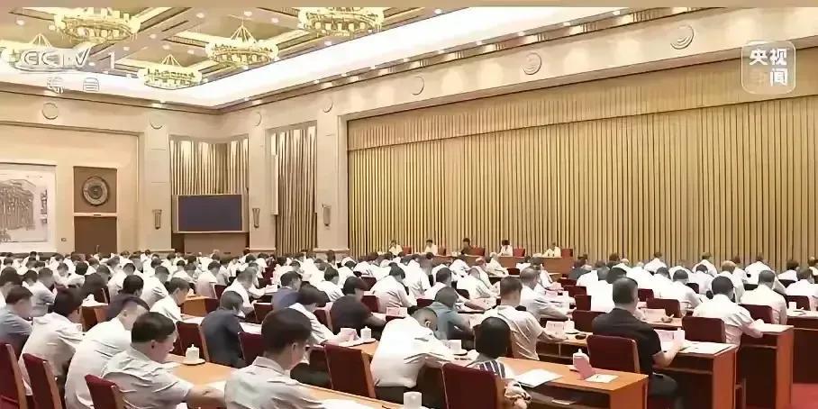 实话实说，中国足协设置18个部门，拥有管理人员150多人，真的是太臃肿了，必须精