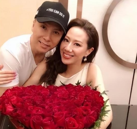 1994年，梁静慈和甄子丹离婚后没多久，发现自己怀孕了。她执意生下来，并且提出复