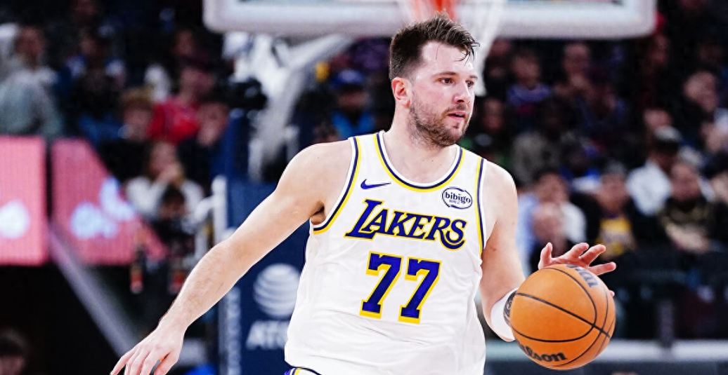 据记者Shams Charania报道，湖人球星卢卡-东契奇预计将在圣诞大战复出