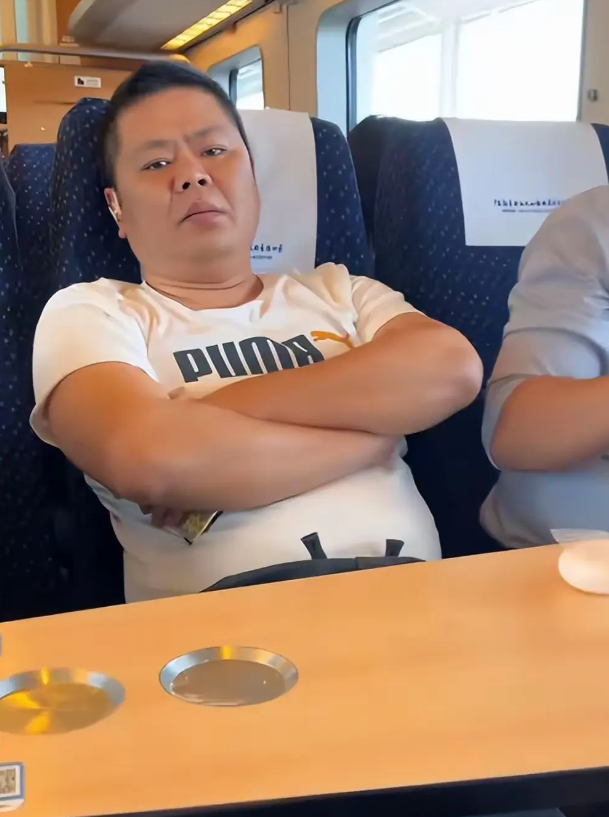 明明让人看脸就好，偏偏要让人看脚