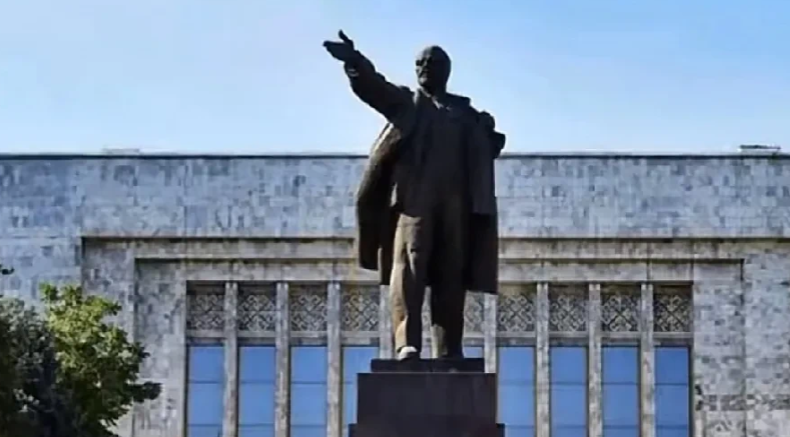 北约成立至今，内部没发生过内讧，没发生过领土纠纷，没发生过互相侵略，没发生过任何