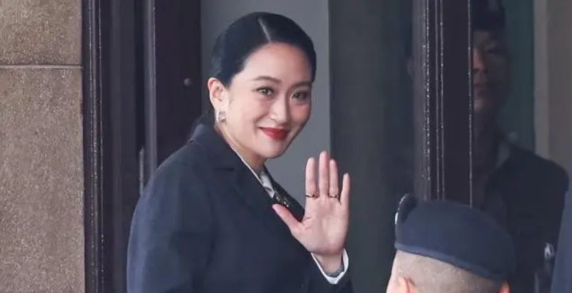 佩通坦的总理还是被解除了，这出乎意料，按理说她是出自他信家族，更是王室亲系，况且