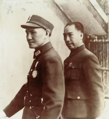 1942年，河南专员韦孝儒被人绑架后活埋。蒋介石大怒，让战区长官蒋鼎文严查，一查