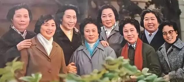 百年越剧，经典唱段无数，小编认为这10个唱段是经典中的经典：
1、袁雪芬演唱的《