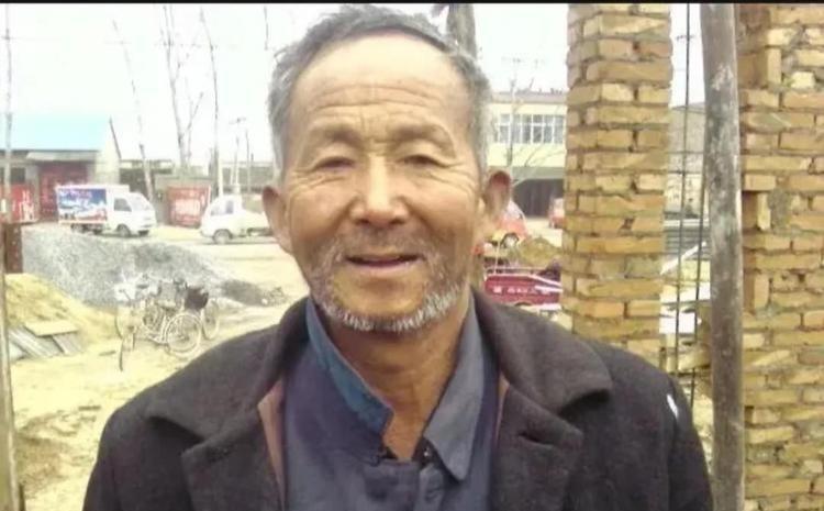 警察在北京街头看到一名住桥洞的流浪汉，把他送进收容所，谁知，当流浪汉填资料写出自