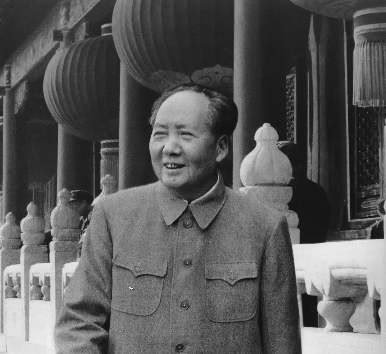 新媒体平台已成为舆论主阵地 加强引导管理刻不容缓
 
 
 当前新媒体平台