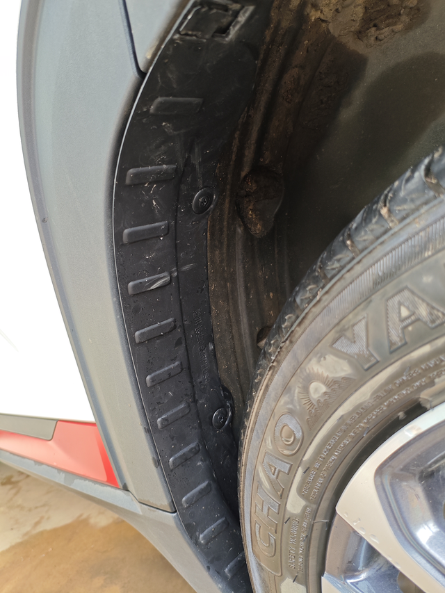 长安cs35plus
自己弄了个后挡泥板内衬，显著减少了雨天后车门脏污现象！