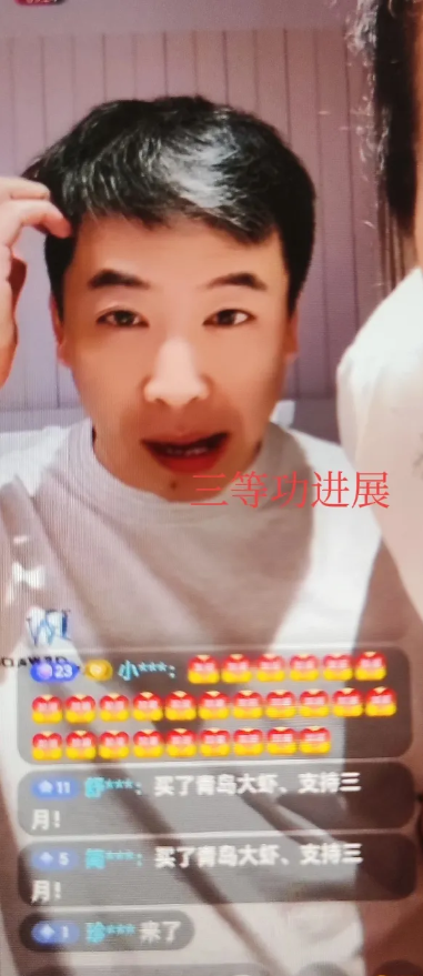 太棒了，丹麦在直播间说，今天我和三月还有三月的助理我们一起三人早晨7:00出发，