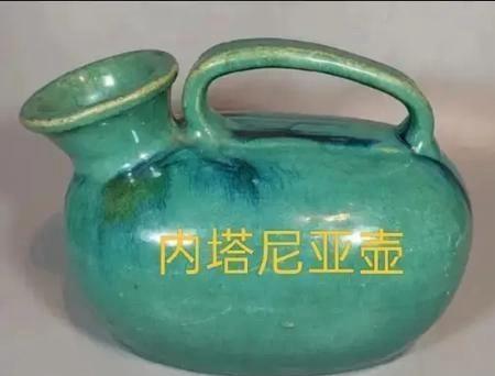 这些天看到总把某个人比喻成“夜壶”，我当时纳闷了好多天，夜壶是什么东西呢？后来通
