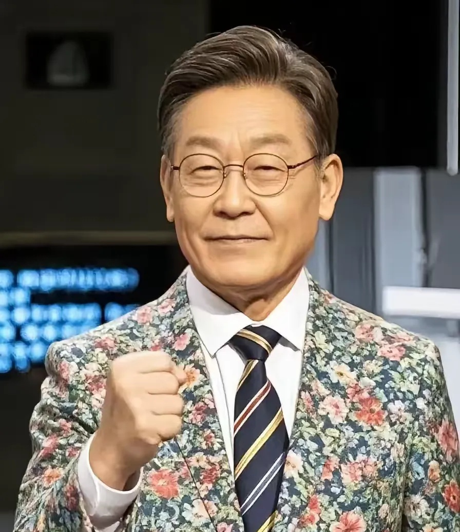 就在刚刚韩国政府宣布了！



7月21日，韩国政府放出风声，说他们正在认真研究