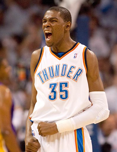 杜兰特关键球能力一直挺差的，为什么有人会幻想他来打关键球？
他关键球从来不强。关