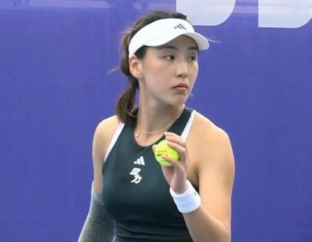 王欣瑜6-4领先贝莱克时，比赛因光线推迟到次日进行

7月25日，WTA250布