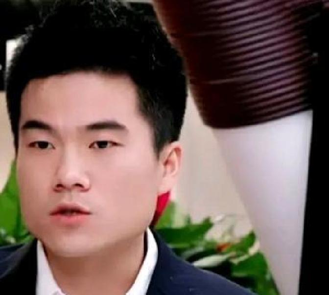 东方甄选这边主播顿顿刚宣布离职，大家伙儿才发现一个更扎心的事，他以后可能连“顿顿