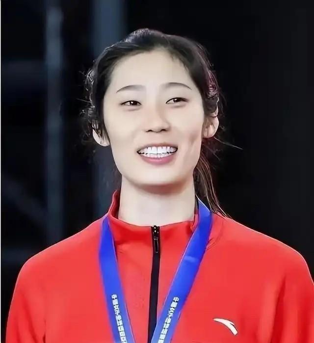 网友爆料东京奥运中国女排惨败之谜！（如下）
2021 年李全强干涉郎平执教中国女