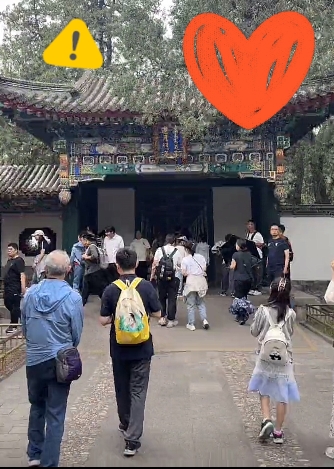 说句可能挨骂的话：我挺看不惯现在一到高考，就几乎全城出动的护考行为！

凌晨五点