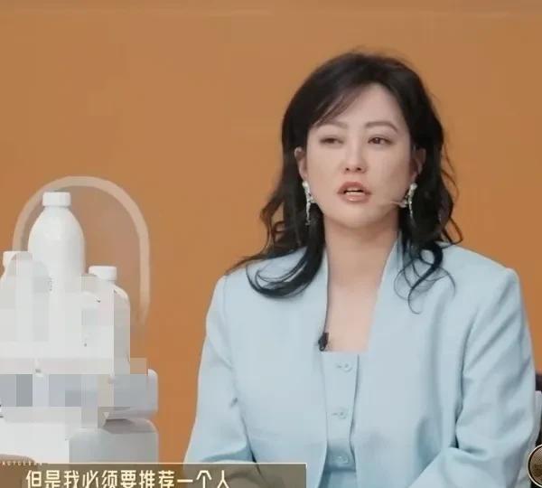 郝蕾很看好傅首尔。
就算傅首尔不是郝蕾的组，郝蕾在投资人面前也是在全力的推存她。