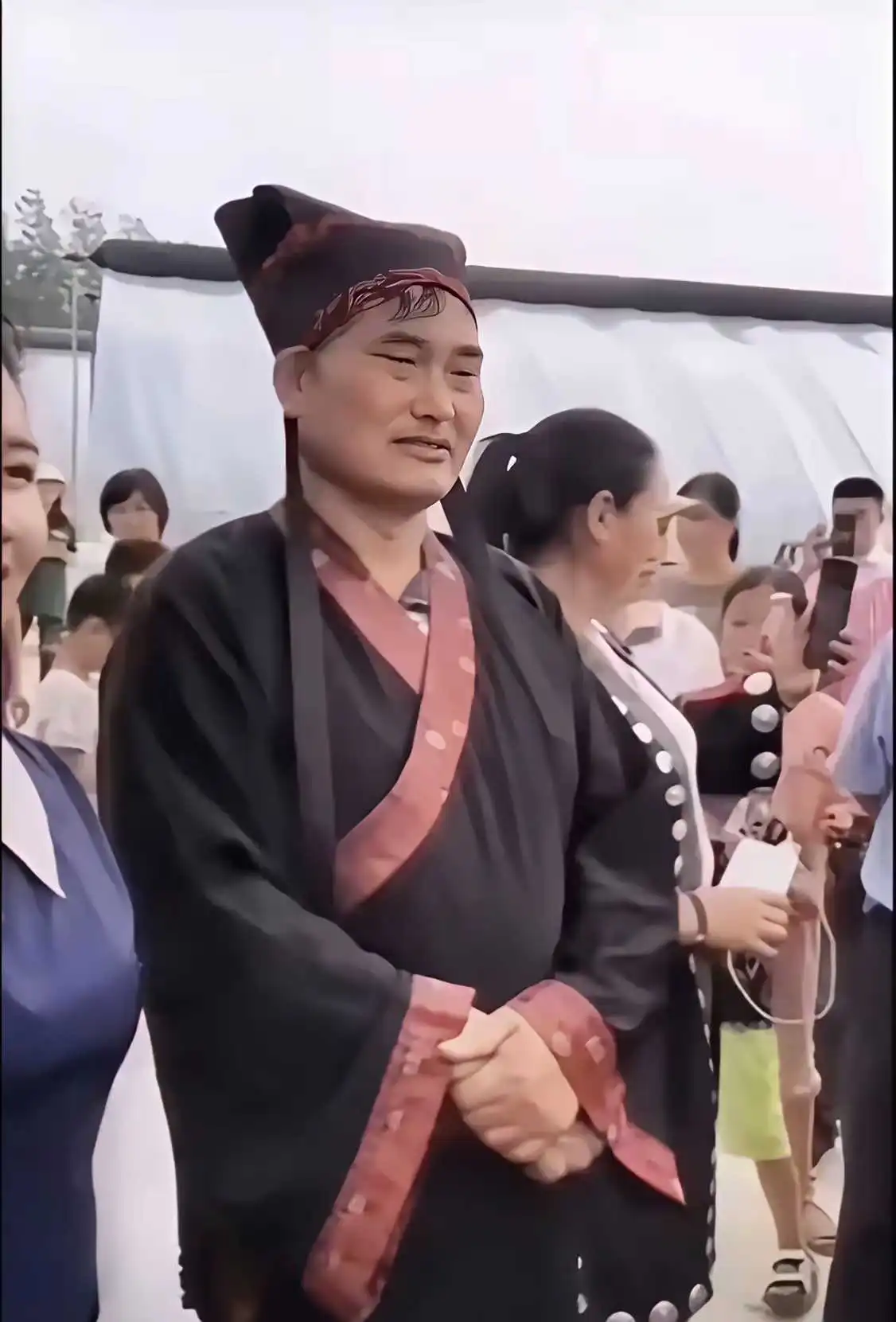 如果他是西门庆，
世上将无潘金莲。

