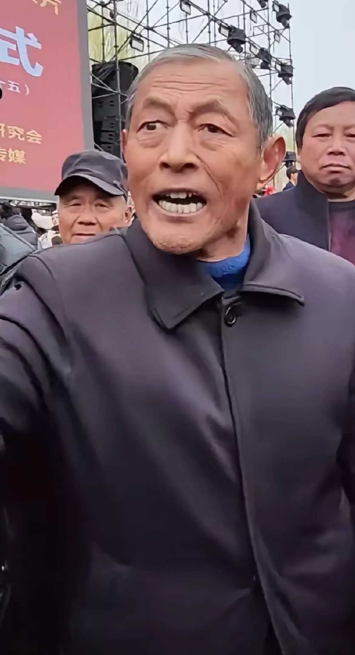六小龄童涡阳见面会大爷扑空











你敢信？大爷大老远跑去看猴哥，