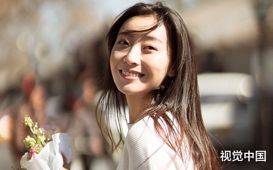 男朋友每个月给我一万块，一年以后他家人跪着让求我把救命钱还给他们