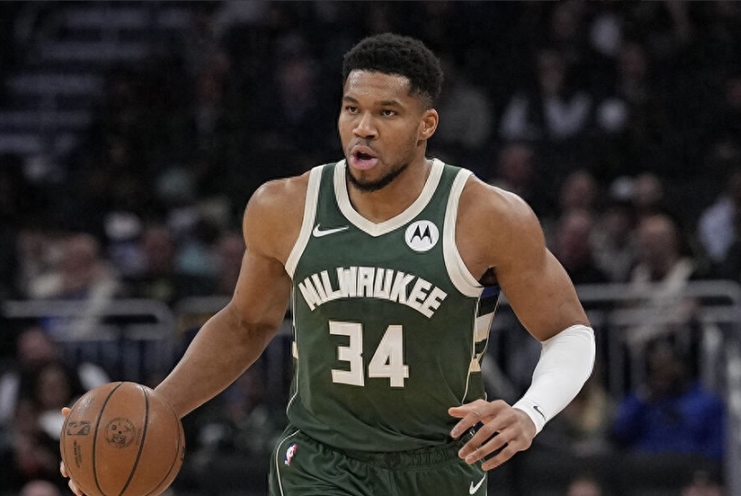 据HoopsHype记者Michael Scotto报道，尽管扬尼斯-安特托昆博