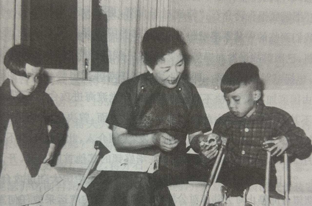 宋美龄重视小儿麻痹及肢体残病患者治疗复健的事业。1956年，她在下南仔创立小儿麻