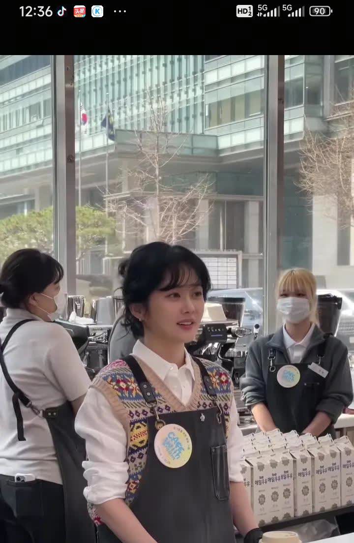 张娜拉已经44岁了，可为什么看起来像20岁那样？好看显年轻。