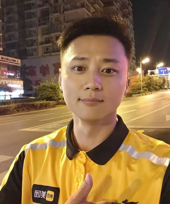 孙先生在事业单位上班，是有编制的公职人员，妻子是家庭妇女专职在家带孩子，家庭开支