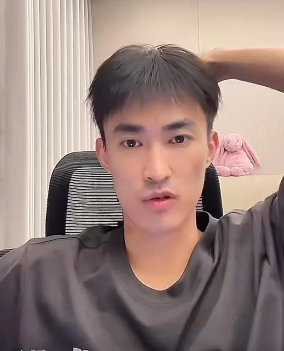 平野美宇教练张成：“女双主要打的是步法和弱点。正手好一般都是步伐好啊。反手大家看