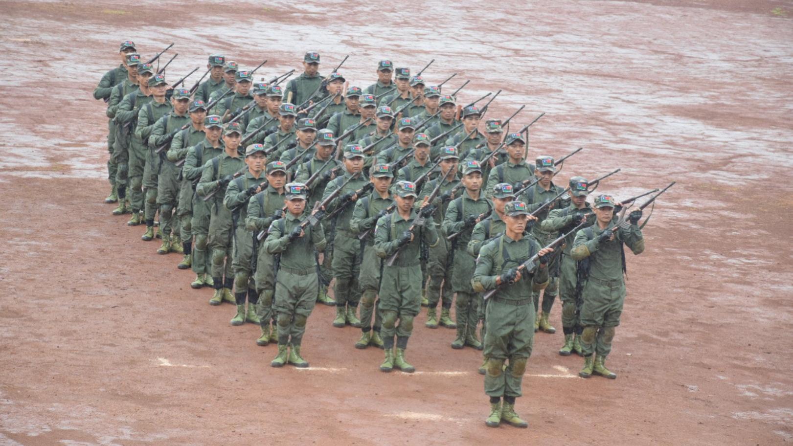 缅军下属勃欧民团在俄罗斯教官指导下举行高级军事特别突击队训练