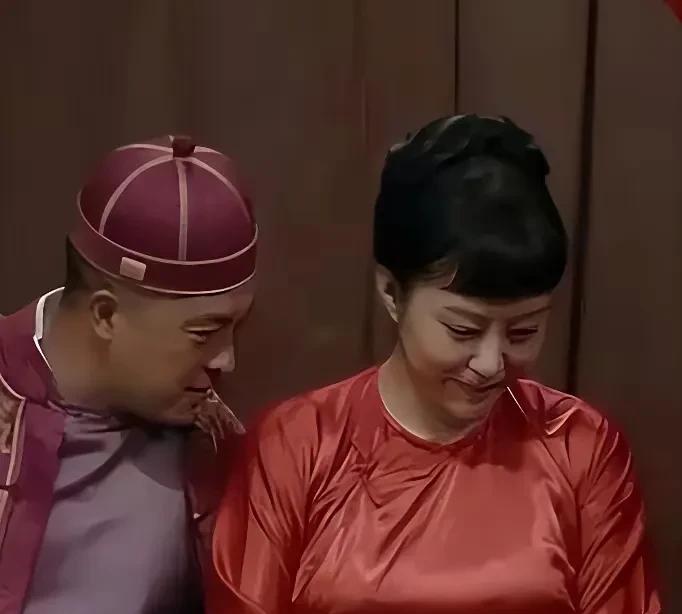 郝蕾这是哪部剧中的造型呢！好雷人呀！
这是剧组故意要的造型吗？是不是有点太突兀了