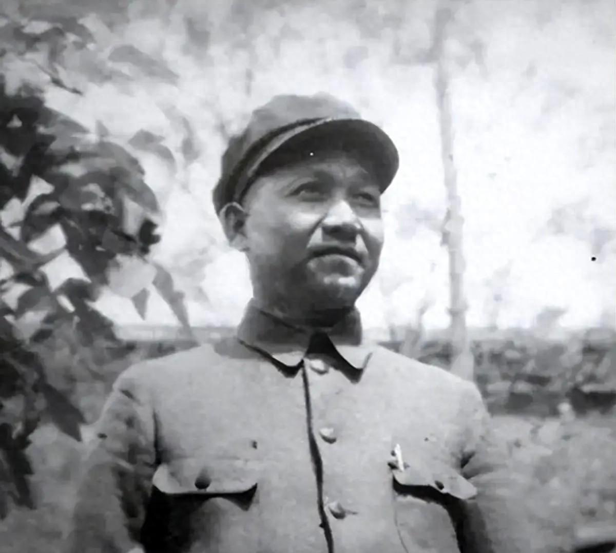 54年陈光自焚后，留下妻儿孤苦伶仃，罗荣桓交代林月琴：能帮则帮
1954年6月8