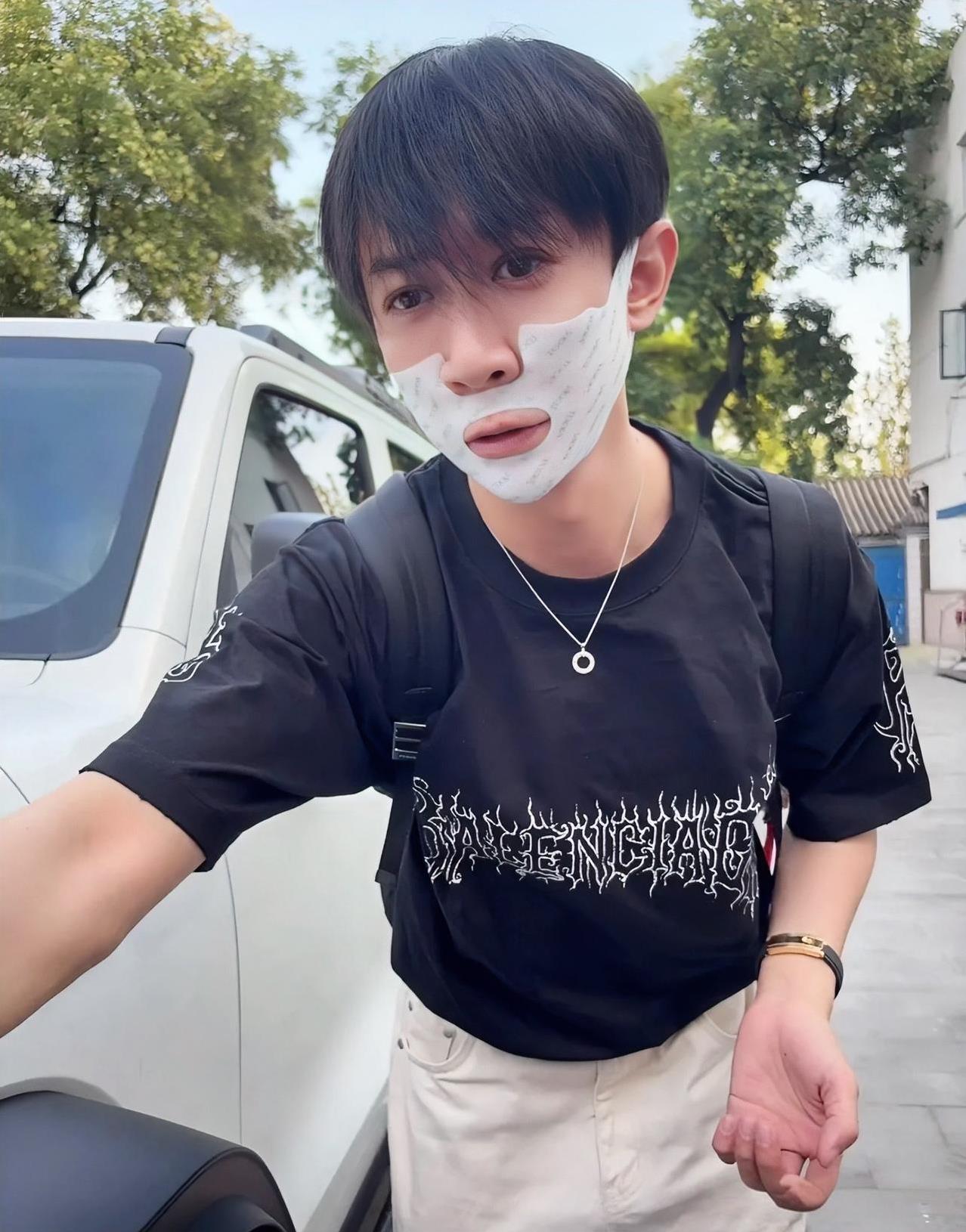 也不知道张维伊这种眼力见，
是怎么追到董璇的，
精准错过董璇每个需要他的时刻，就