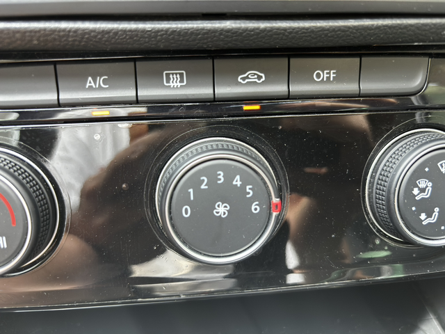 我要吐槽真难用
2020款大众速腾空调面板，买车四年这已经换的是12个面板了，你