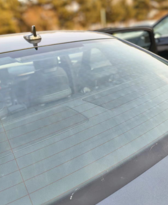 后车窗玻璃起泡泡，你们有吗正常吗。
11月底买的，今天发现后车窗玻璃起泡，没有贴