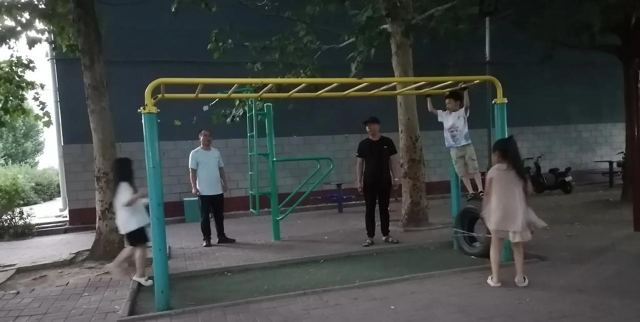今天练的过于用力，手都出泡了。
今天跑休，又是加强力量练习的一天，着重锻炼锻炼上