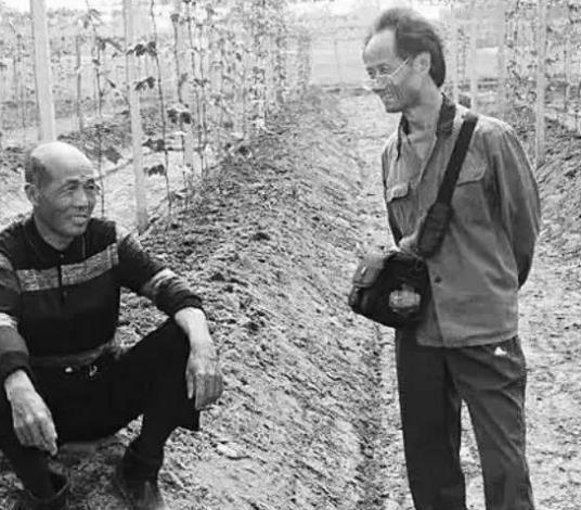 1998年，大学教授何家庆来到深山调研，由于过于饥饿，于是就向村民讨吃的，不料，